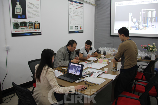 羅馬尼亞客戶來(lái)我廠考察微粉磨設(shè)備